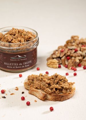 rillettes de truite noix et baies de roses